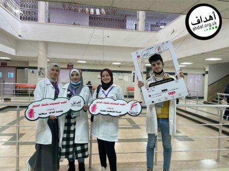 بمناسبة اليوم العالمي لمرضى الكلى طلبة مؤسسة أهداف جامعة فلسطين يزورون قسم الكلى بمستشفى الرنتيسي